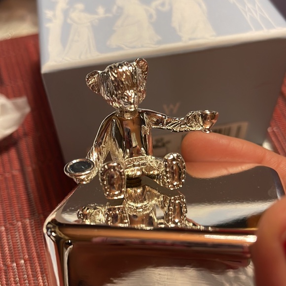 Wedgwood London Bear Music Box - Picture 4 of 8